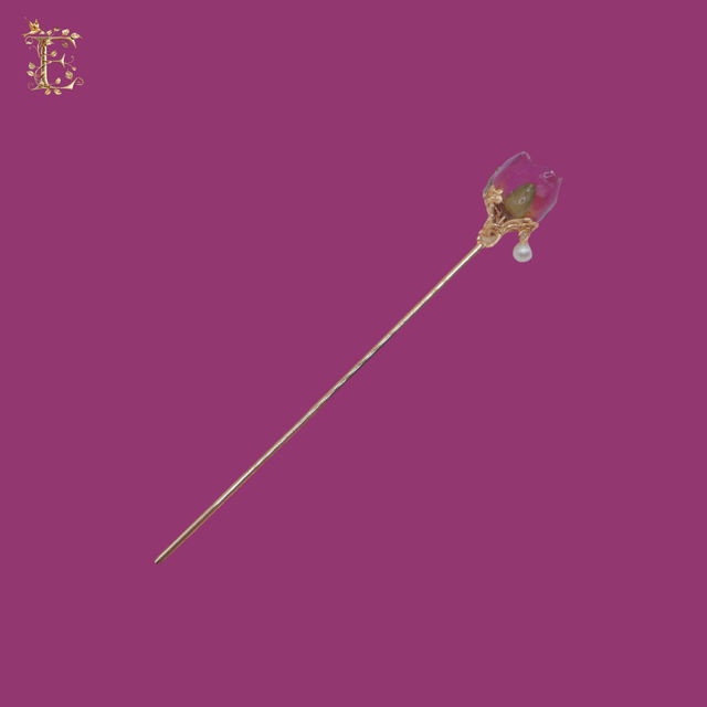 Rosebud Hairpin with Elegant Floral Base Design