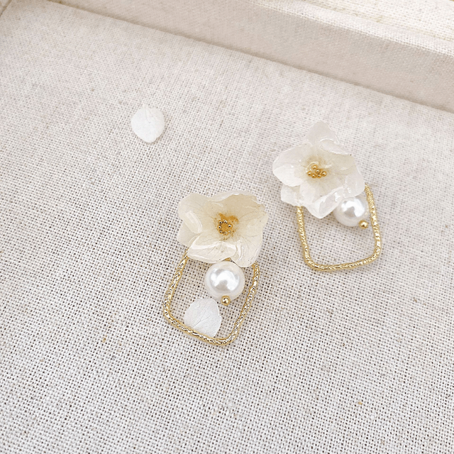 Summer Dream Libelle Hydrangea Flower Earrings