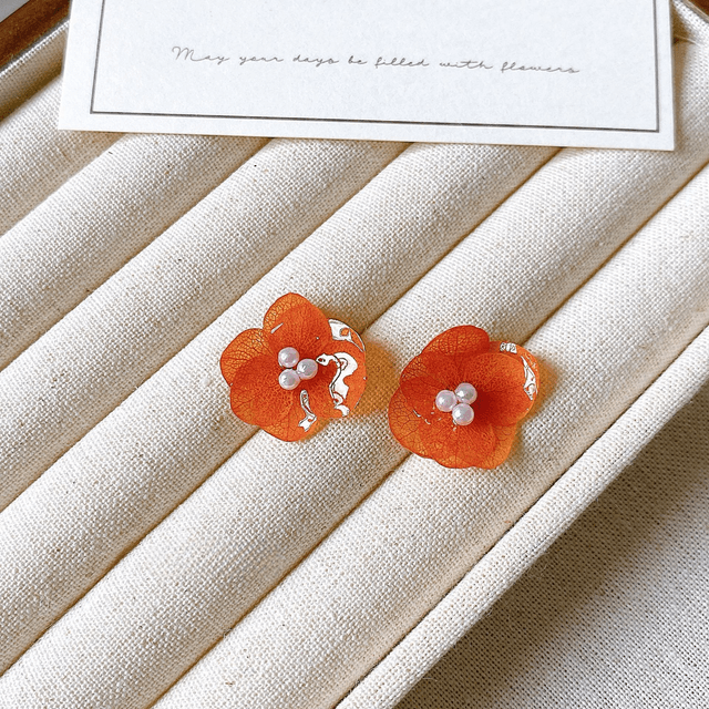 Libelle Hydrangea Flower Stud Earrings