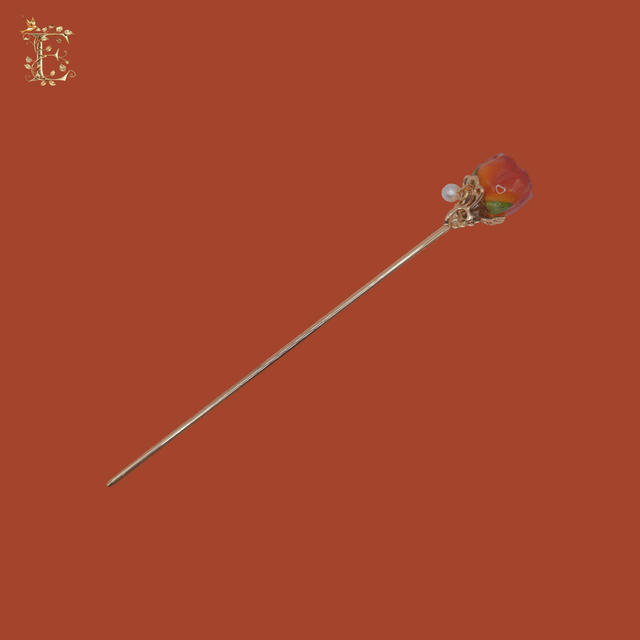 Rosebud Hairpin with Elegant Floral Base Design