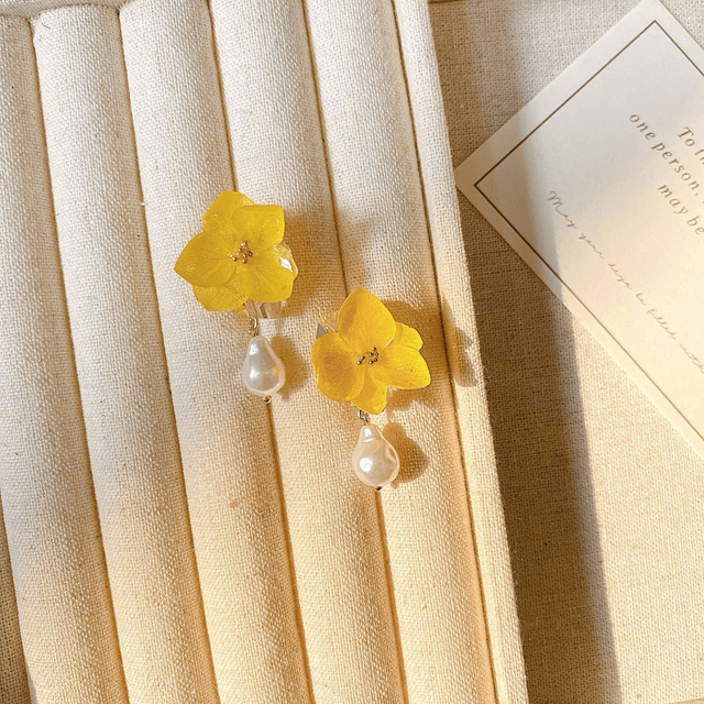 Libelle Layered Hydrangea Flower Earrings